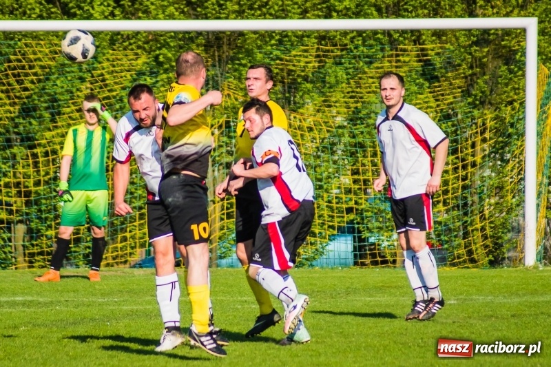 Zdjęcie w galerii na portalu naszraciborz.pl: Miał być spacerek, wyszła męczarnia. Podział punktów przy Tuwima wiadomości z regionu