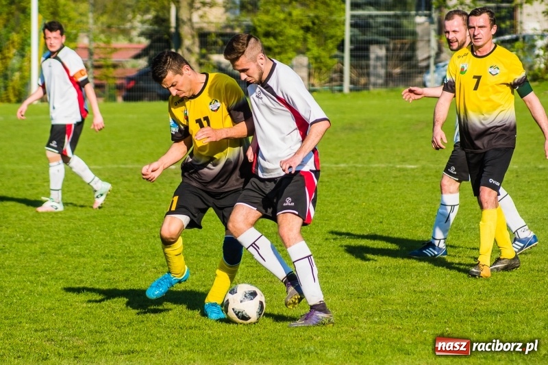 Zdjęcie w galerii na portalu naszraciborz.pl: Miał być spacerek, wyszła męczarnia. Podział punktów przy Tuwima wiadomości z regionu