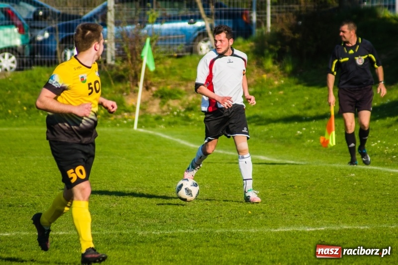 Zdjęcie w galerii na portalu naszraciborz.pl: Miał być spacerek, wyszła męczarnia. Podział punktów przy Tuwima wiadomości z regionu