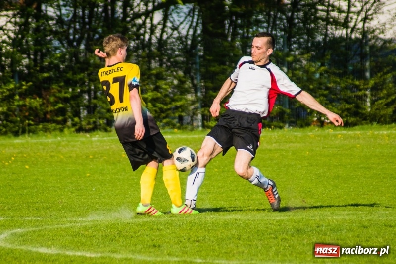 Zdjęcie w galerii na portalu naszraciborz.pl: Miał być spacerek, wyszła męczarnia. Podział punktów przy Tuwima wiadomości z regionu