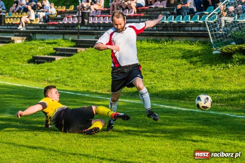 Zdjęcie w galerii na portalu naszraciborz.pl: Miał być spacerek, wyszła męczarnia. Podział punktów przy Tuwima wiadomości z regionu