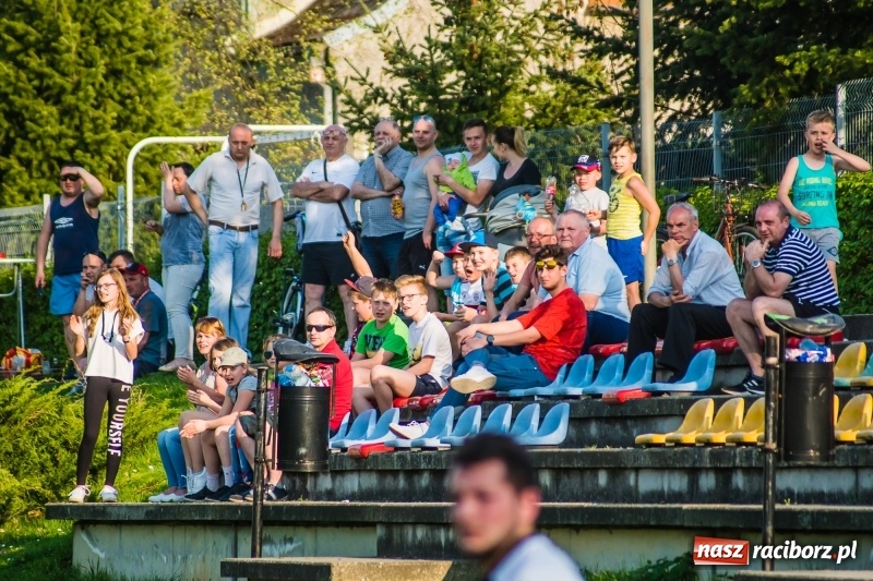 Zdjęcie w galerii na portalu naszraciborz.pl: Miał być spacerek, wyszła męczarnia. Podział punktów przy Tuwima wiadomości z regionu