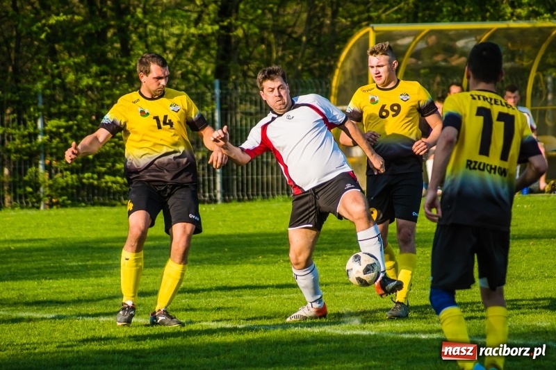 Zdjęcie w galerii na portalu naszraciborz.pl: Miał być spacerek, wyszła męczarnia. Podział punktów przy Tuwima wiadomości z regionu