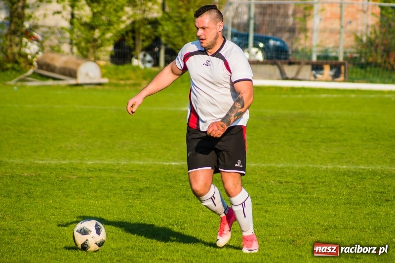 Zdjęcie w galerii na portalu naszraciborz.pl: Miał być spacerek, wyszła męczarnia. Podział punktów przy Tuwima wiadomości z regionu