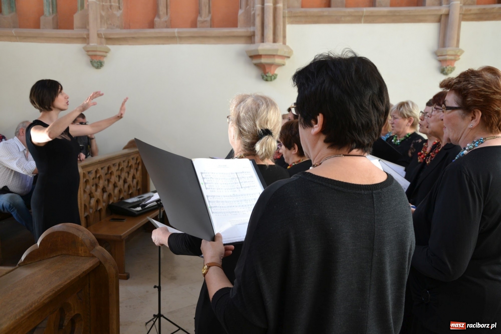 Zdjęcie w galerii na portalu naszraciborz.pl: Chór VIVO zaśpiewał w kaplicy zamkowej  wiadomości z regionu