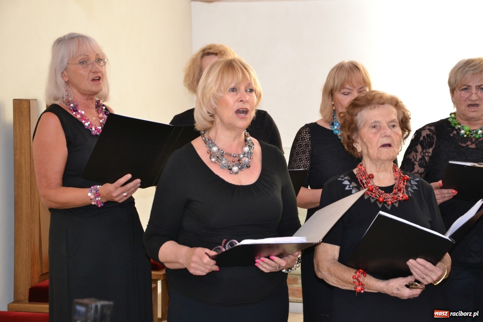 Zdjęcie w galerii na portalu naszraciborz.pl: Chór VIVO zaśpiewał w kaplicy zamkowej  wiadomości z regionu