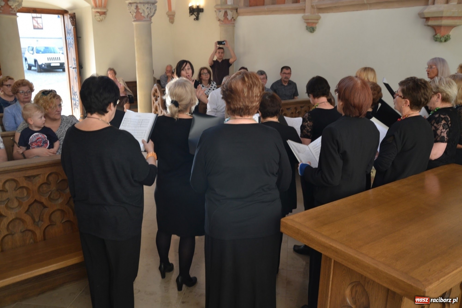 Zdjęcie w galerii na portalu naszraciborz.pl: Chór VIVO zaśpiewał w kaplicy zamkowej  wiadomości z regionu