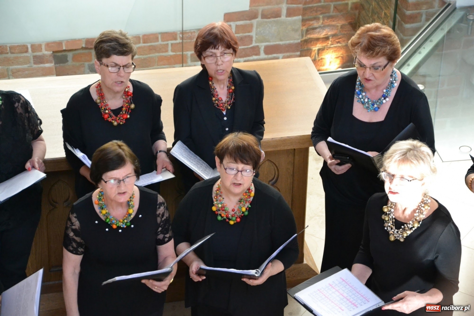 Zdjęcie w galerii na portalu naszraciborz.pl: Chór VIVO zaśpiewał w kaplicy zamkowej  wiadomości z regionu