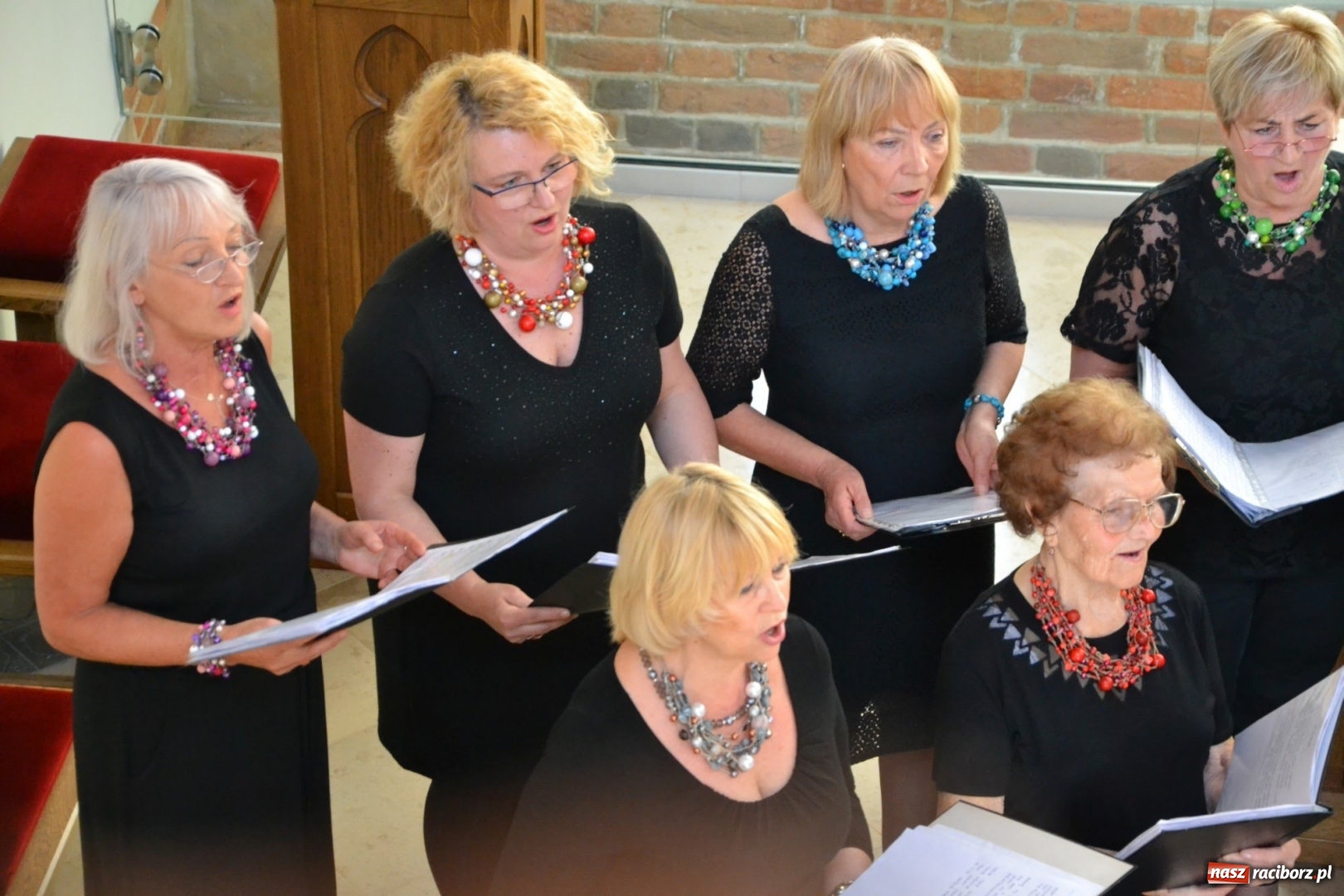 Zdjęcie w galerii na portalu naszraciborz.pl: Chór VIVO zaśpiewał w kaplicy zamkowej  wiadomości z regionu