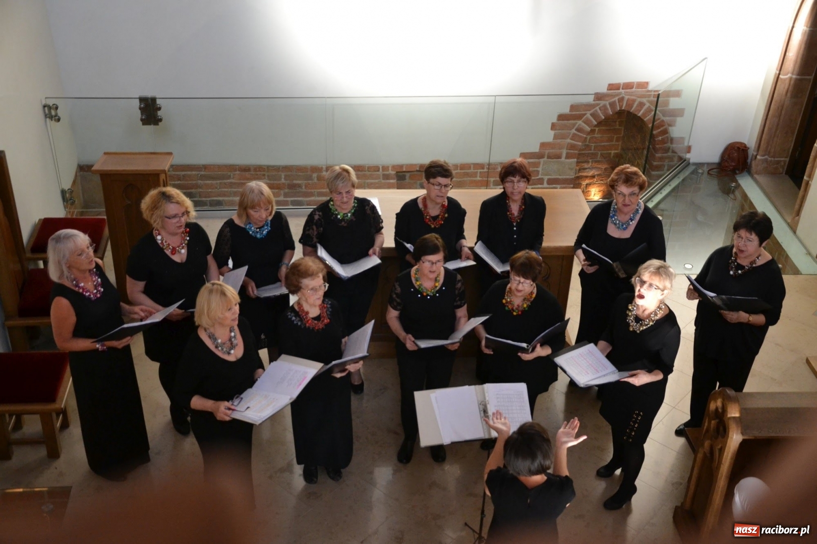 Zdjęcie w galerii na portalu naszraciborz.pl: Chór VIVO zaśpiewał w kaplicy zamkowej  wiadomości z regionu