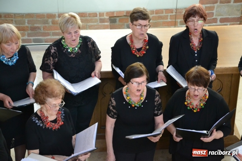 Zdjęcie w galerii na portalu naszraciborz.pl: Chór VIVO zaśpiewał w kaplicy zamkowej  wiadomości z regionu