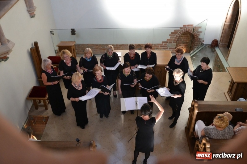 Zdjęcie w galerii na portalu naszraciborz.pl: Chór VIVO zaśpiewał w kaplicy zamkowej  wiadomości z regionu