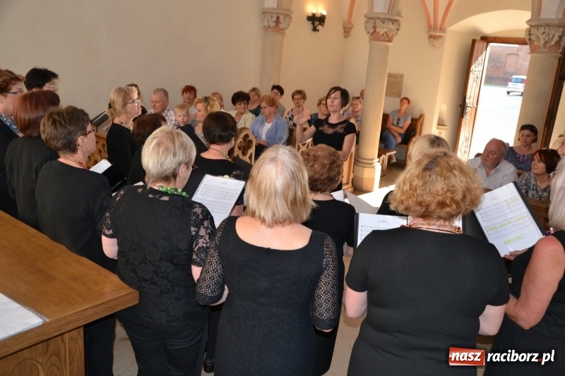 Zdjęcie w galerii na portalu naszraciborz.pl: Chór VIVO zaśpiewał w kaplicy zamkowej  wiadomości z regionu