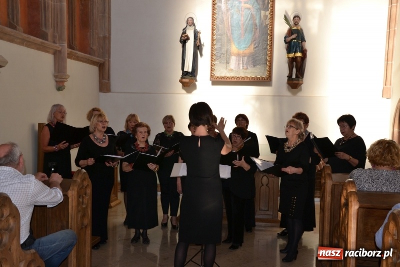 Zdjęcie w galerii na portalu naszraciborz.pl: Chór VIVO zaśpiewał w kaplicy zamkowej  wiadomości z regionu