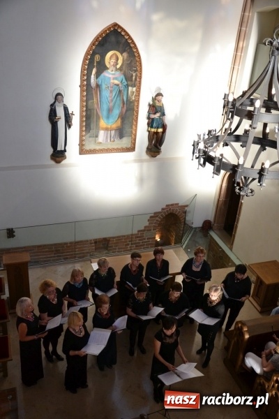 Zdjęcie w galerii na portalu naszraciborz.pl: Chór VIVO zaśpiewał w kaplicy zamkowej  wiadomości z regionu