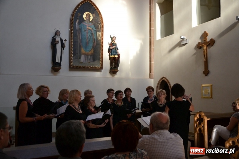 Zdjęcie w galerii na portalu naszraciborz.pl: Chór VIVO zaśpiewał w kaplicy zamkowej  wiadomości z regionu