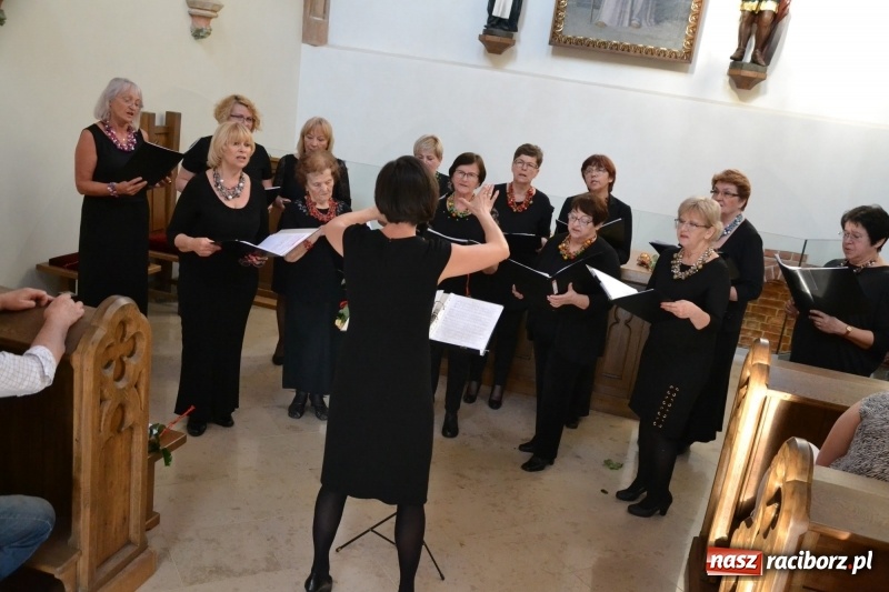 Zdjęcie w galerii na portalu naszraciborz.pl: Chór VIVO zaśpiewał w kaplicy zamkowej  wiadomości z regionu