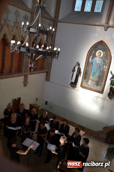 Zdjęcie w galerii na portalu naszraciborz.pl: Chór VIVO zaśpiewał w kaplicy zamkowej  wiadomości z regionu