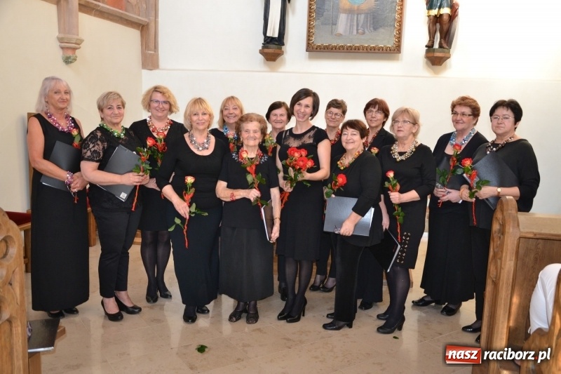 Zdjęcie w galerii na portalu naszraciborz.pl: Chór VIVO zaśpiewał w kaplicy zamkowej  wiadomości z regionu