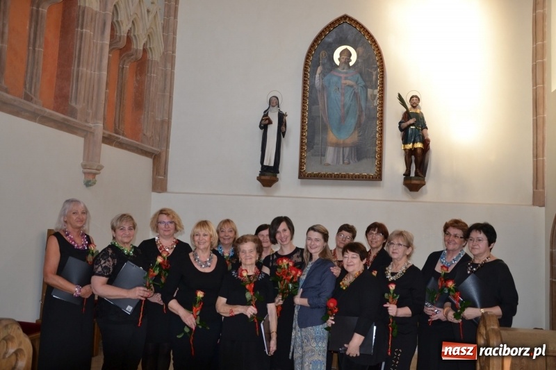 Zdjęcie w galerii na portalu naszraciborz.pl: Chór VIVO zaśpiewał w kaplicy zamkowej  wiadomości z regionu