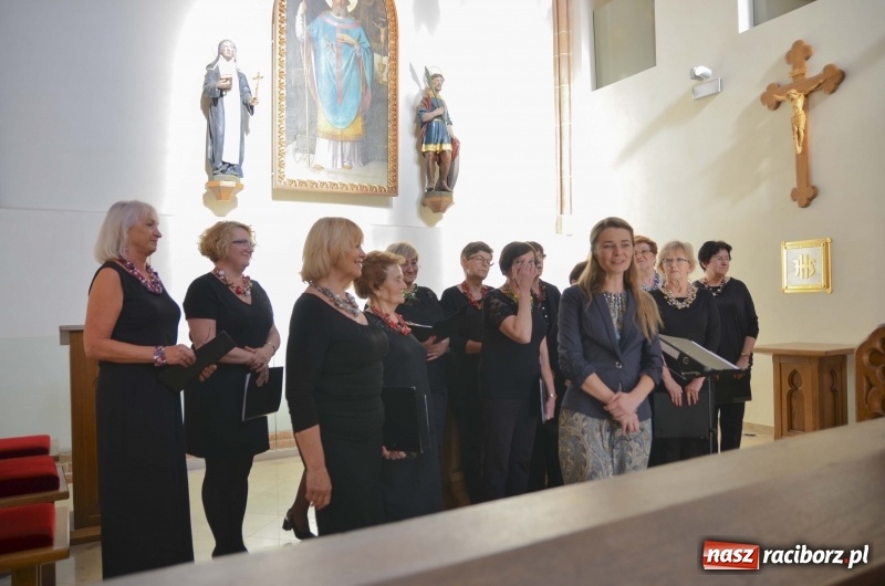 Zdjęcie w galerii na portalu naszraciborz.pl: Chór VIVO zaśpiewał w kaplicy zamkowej  wiadomości z regionu
