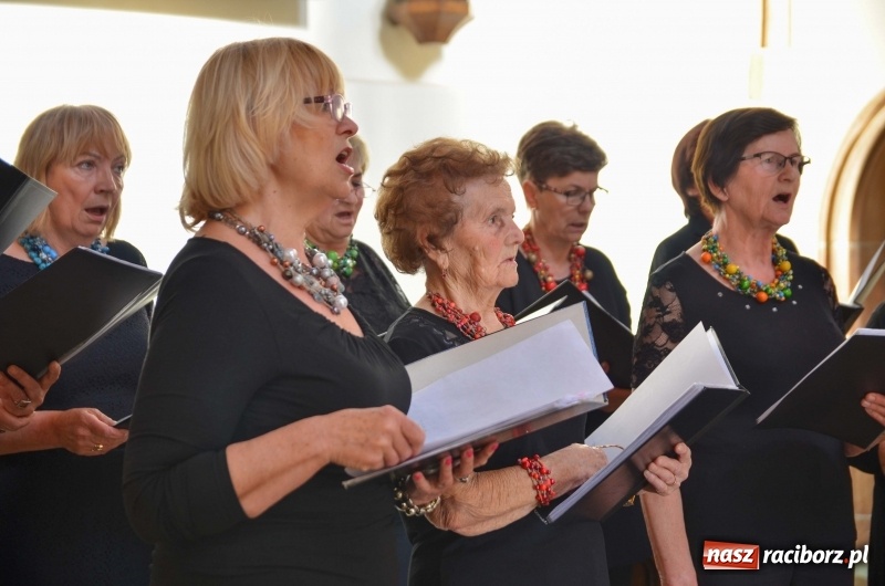 Zdjęcie w galerii na portalu naszraciborz.pl: Chór VIVO zaśpiewał w kaplicy zamkowej  wiadomości z regionu