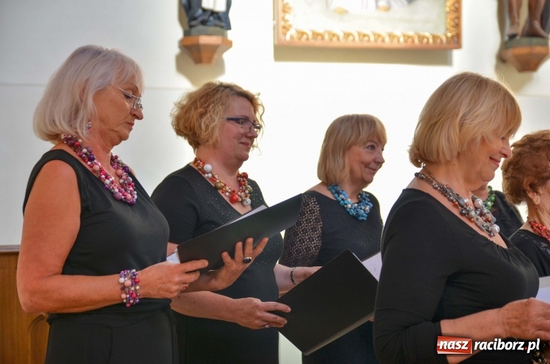 Zdjęcie w galerii na portalu naszraciborz.pl: Chór VIVO zaśpiewał w kaplicy zamkowej  wiadomości z regionu