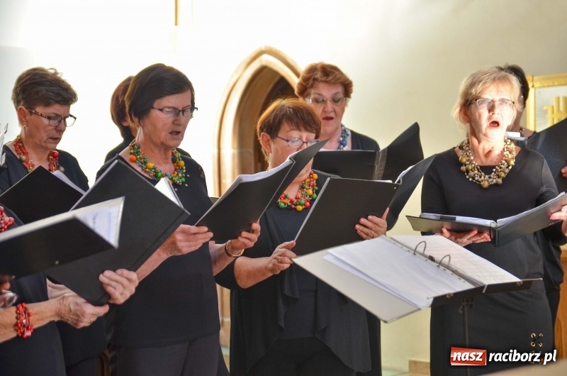 Zdjęcie w galerii na portalu naszraciborz.pl: Chór VIVO zaśpiewał w kaplicy zamkowej  wiadomości z regionu