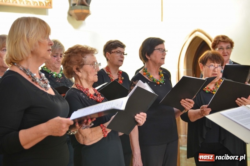 Zdjęcie w galerii na portalu naszraciborz.pl: Chór VIVO zaśpiewał w kaplicy zamkowej  wiadomości z regionu