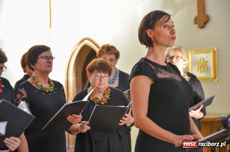 Zdjęcie w galerii na portalu naszraciborz.pl: Chór VIVO zaśpiewał w kaplicy zamkowej  wiadomości z regionu