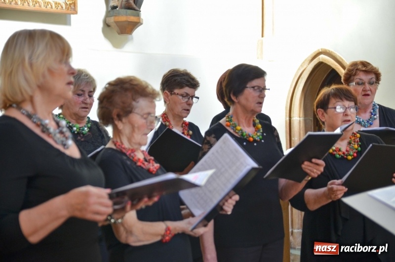 Zdjęcie w galerii na portalu naszraciborz.pl: Chór VIVO zaśpiewał w kaplicy zamkowej  wiadomości z regionu