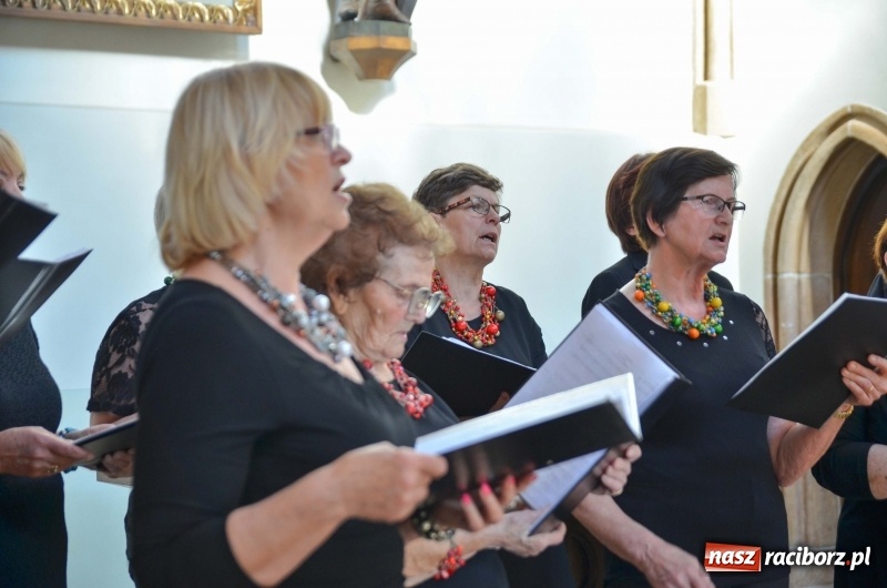 Zdjęcie w galerii na portalu naszraciborz.pl: Chór VIVO zaśpiewał w kaplicy zamkowej  wiadomości z regionu