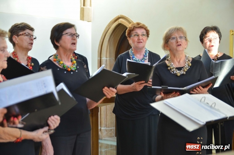 Zdjęcie w galerii na portalu naszraciborz.pl: Chór VIVO zaśpiewał w kaplicy zamkowej  wiadomości z regionu