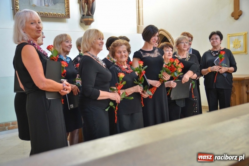 Zdjęcie w galerii na portalu naszraciborz.pl: Chór VIVO zaśpiewał w kaplicy zamkowej  wiadomości z regionu