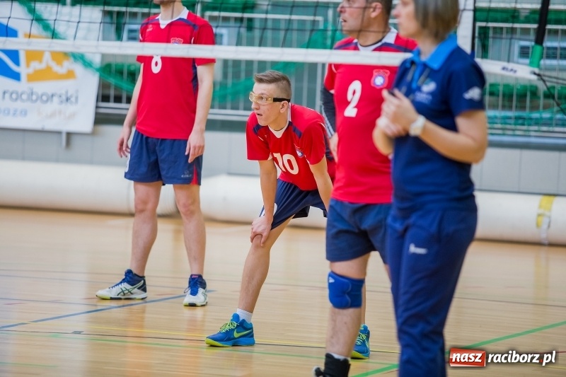 Zdjęcie w galerii na portalu naszraciborz.pl: Drugi dzień Eliminacji Mistrzostw Polski w Siatkówce Niesłyszących w Arenie Rafako wiadomości z regionu
