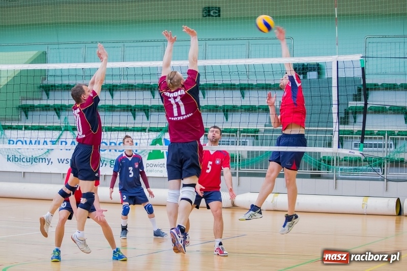 Zdjęcie w galerii na portalu naszraciborz.pl: Drugi dzień Eliminacji Mistrzostw Polski w Siatkówce Niesłyszących w Arenie Rafako wiadomości z regionu