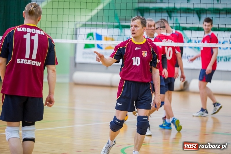 Zdjęcie w galerii na portalu naszraciborz.pl: Drugi dzień Eliminacji Mistrzostw Polski w Siatkówce Niesłyszących w Arenie Rafako wiadomości z regionu