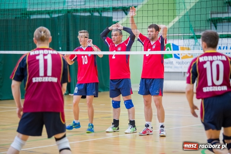 Zdjęcie w galerii na portalu naszraciborz.pl: Drugi dzień Eliminacji Mistrzostw Polski w Siatkówce Niesłyszących w Arenie Rafako wiadomości z regionu