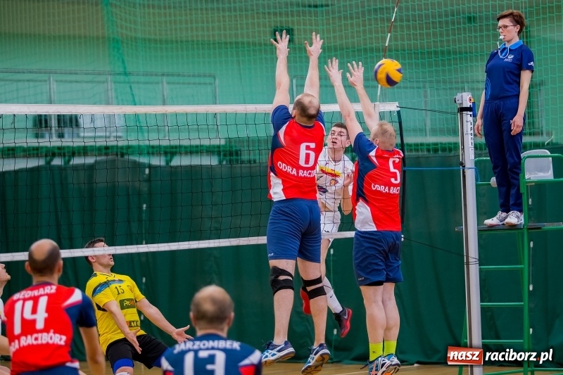 Zdjęcie w galerii na portalu naszraciborz.pl: Drugi dzień Eliminacji Mistrzostw Polski w Siatkówce Niesłyszących w Arenie Rafako wiadomości z regionu