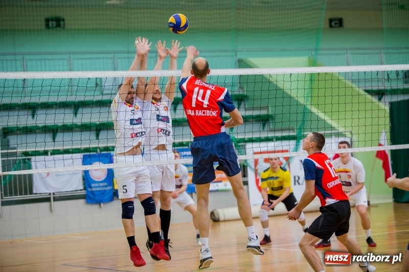 Zdjęcie w galerii na portalu naszraciborz.pl: Drugi dzień Eliminacji Mistrzostw Polski w Siatkówce Niesłyszących w Arenie Rafako wiadomości z regionu