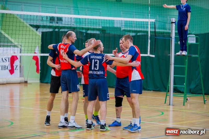 Zdjęcie w galerii na portalu naszraciborz.pl: Drugi dzień Eliminacji Mistrzostw Polski w Siatkówce Niesłyszących w Arenie Rafako wiadomości z regionu