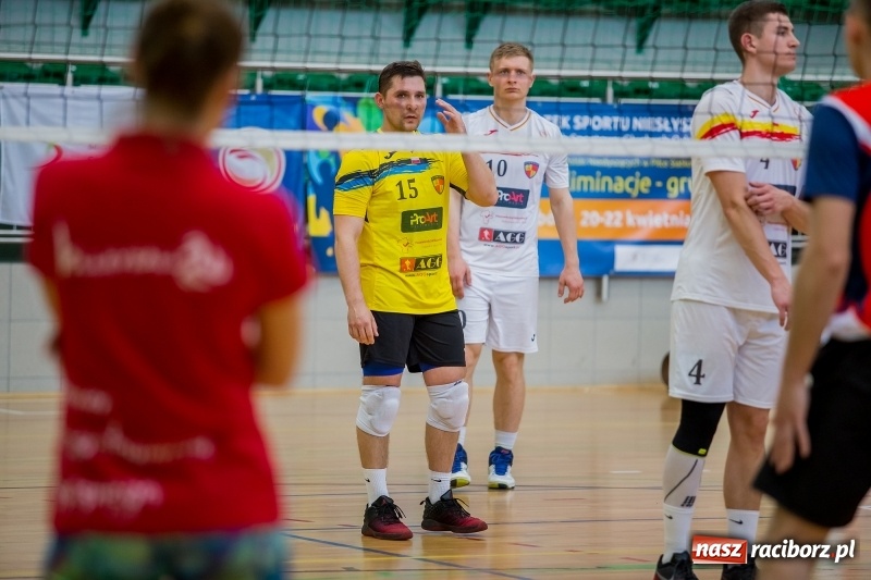 Zdjęcie w galerii na portalu naszraciborz.pl: Drugi dzień Eliminacji Mistrzostw Polski w Siatkówce Niesłyszących w Arenie Rafako wiadomości z regionu