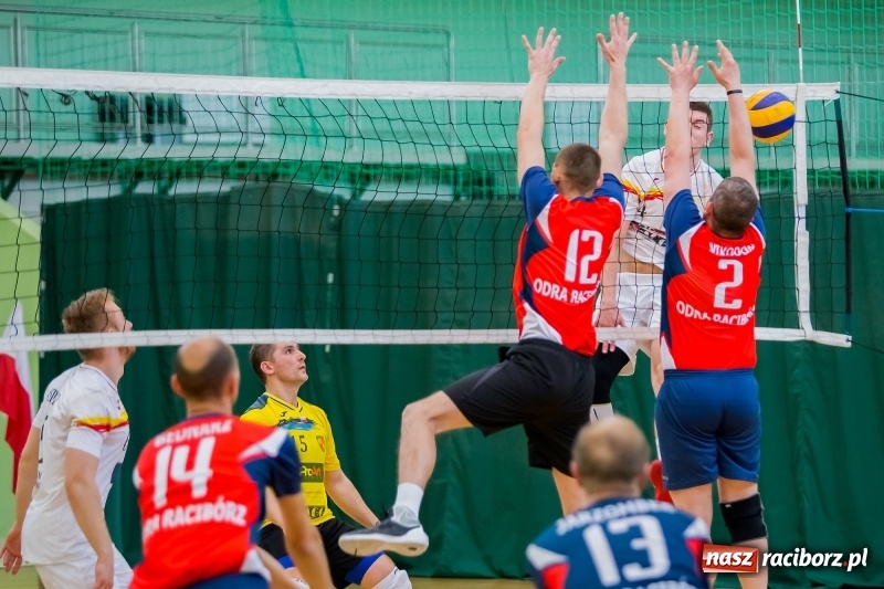 Zdjęcie w galerii na portalu naszraciborz.pl: Drugi dzień Eliminacji Mistrzostw Polski w Siatkówce Niesłyszących w Arenie Rafako wiadomości z regionu