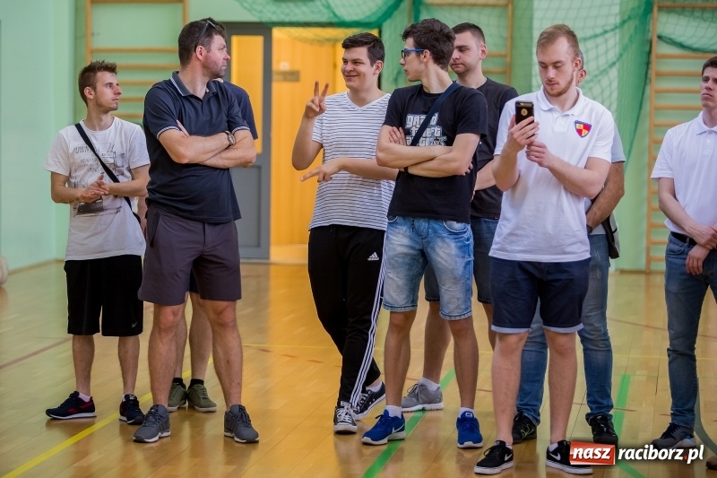 Zdjęcie w galerii na portalu naszraciborz.pl: Drugi dzień Eliminacji Mistrzostw Polski w Siatkówce Niesłyszących w Arenie Rafako wiadomości z regionu