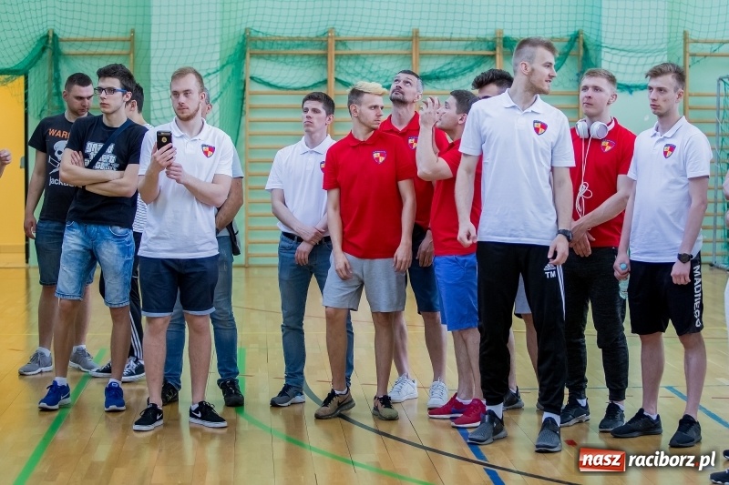 Zdjęcie w galerii na portalu naszraciborz.pl: Drugi dzień Eliminacji Mistrzostw Polski w Siatkówce Niesłyszących w Arenie Rafako wiadomości z regionu