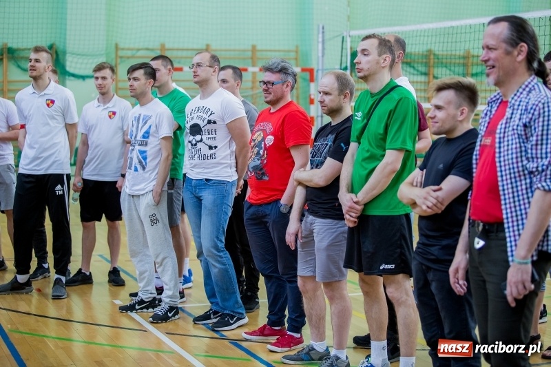 Zdjęcie w galerii na portalu naszraciborz.pl: Drugi dzień Eliminacji Mistrzostw Polski w Siatkówce Niesłyszących w Arenie Rafako wiadomości z regionu