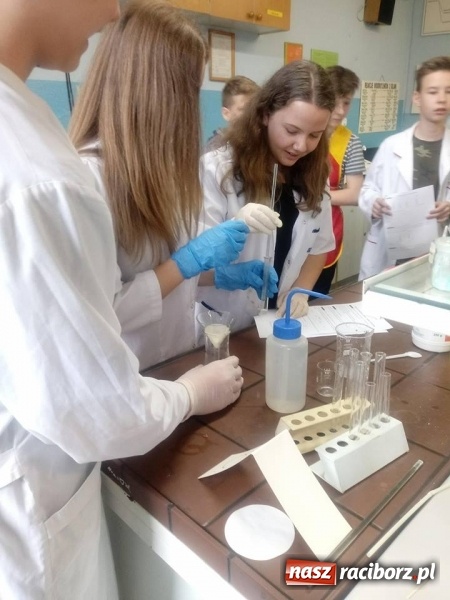 Zdjęcie w galerii na portalu naszraciborz.pl: Chemia wody - z Chałupek do laboratorium  wiadomości z regionu