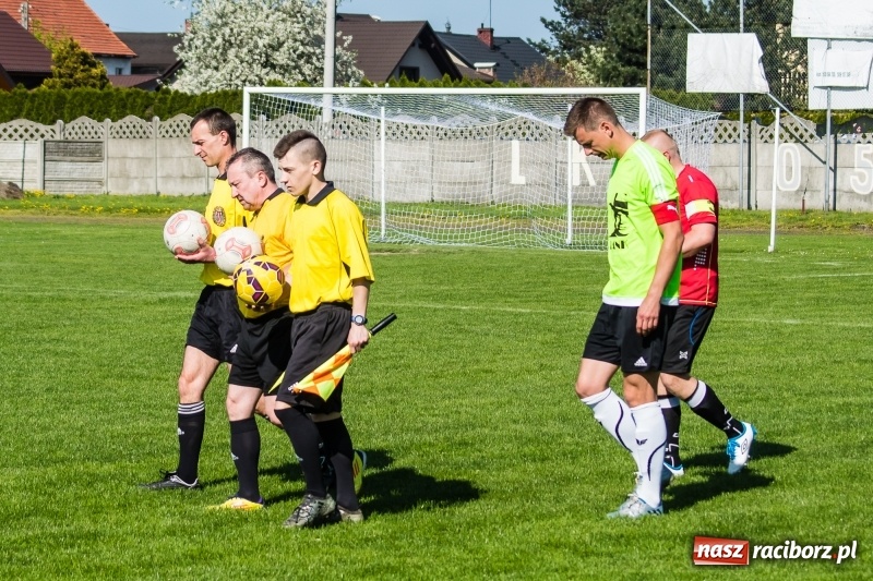 Zdjęcie w galerii na portalu naszraciborz.pl: Derby gminy. Gole Twaroga i Kowalczyka, to na Chałupki nie styka wiadomości z regionu