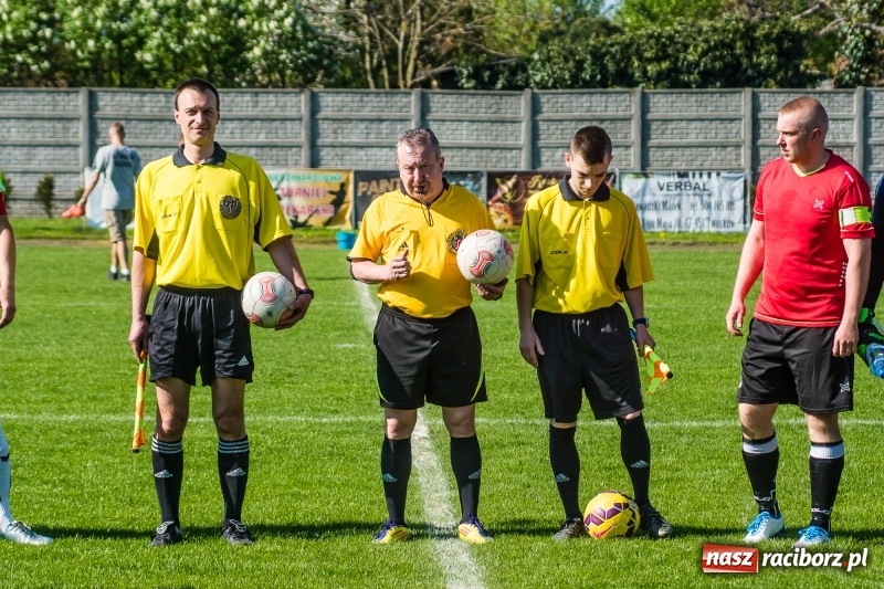 Zdjęcie w galerii na portalu naszraciborz.pl: Derby gminy. Gole Twaroga i Kowalczyka, to na Chałupki nie styka wiadomości z regionu