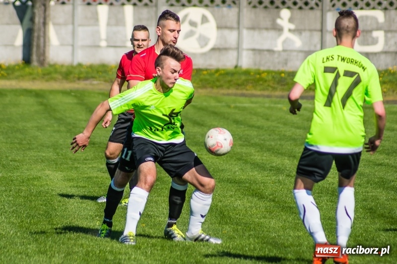 Zdjęcie w galerii na portalu naszraciborz.pl: Derby gminy. Gole Twaroga i Kowalczyka, to na Chałupki nie styka wiadomości z regionu